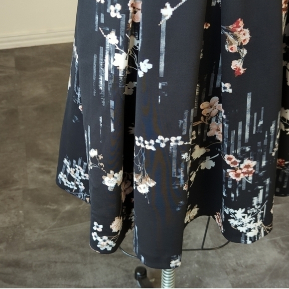 White House Black Market Floral Lace Sleeveless Cocktail Dress. Size 8 - Picture 7 of 13